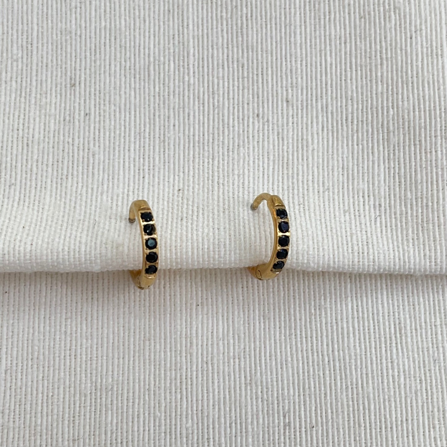 AROS MINI ZIRCON NEGRO - GOLD